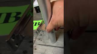 樫内利政 撮影　魚探の振動使用のポールを自作。