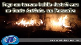 preview picture of video 'Fogo em terreno baldio destrói casa no Santo Antônio, em Paranaíba'