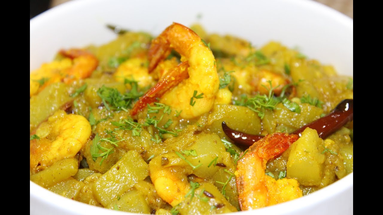 বাঙালীর সাধের লাউ চিংড়ি - Traditional Bengali Lau Chingri Recipe - Bottle Gourd cooked with Prawns