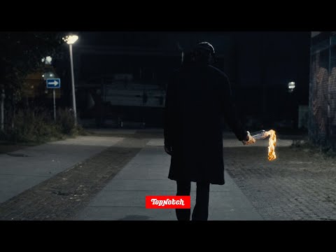 15. De Molotov - Eves Laurent ft. PLUGOXHUSH (prod. Rav Beats) [Visualiser]