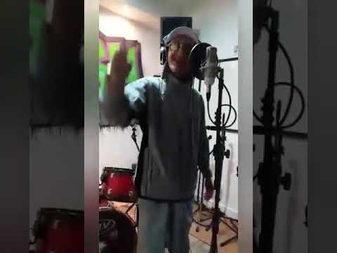 MC Maurício 19 ( MEDLEY NO STUDIO )