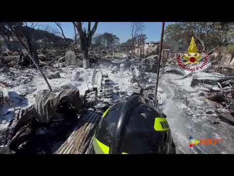 Roma Loc. Centocelle - Vasto incendio autodemolizioni su Via Palmiro Togliatti - www.HTO.tv