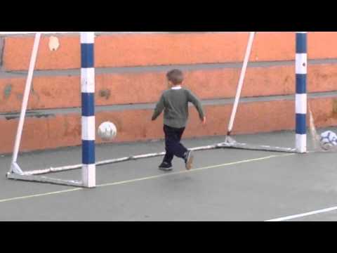 D.tena primer día de fútbol 3 años