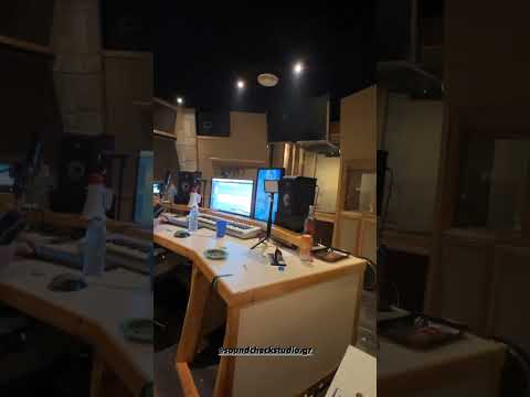 RIKO MILL VRISKETE STO STUDIO TI LETE NA ETIMAZI