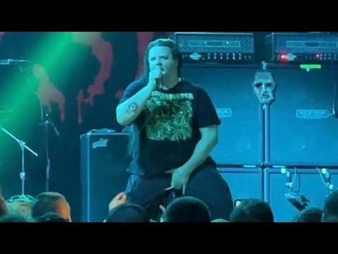 Videoclip de Fucked with a Knife (Live) — Cannibal Corpse