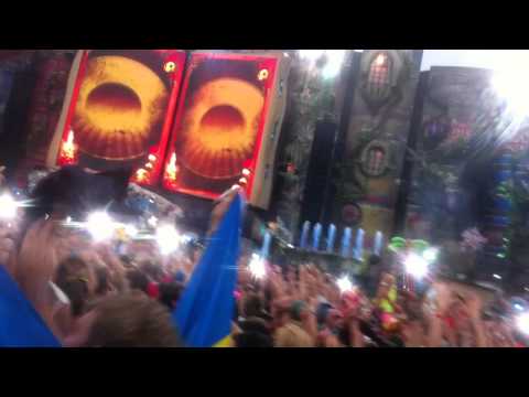 Alesso @ Tomorrowland 2012 (Kick out that epic motherfucker.)