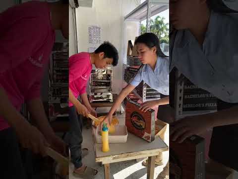 Hard work! BACHELOR’s PIZZA X JOY LEE VLOG #joyleevlog #bachelorspizza