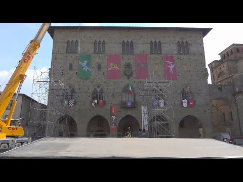 Luglio Pistoiese: preparativi in Piazza Duomo