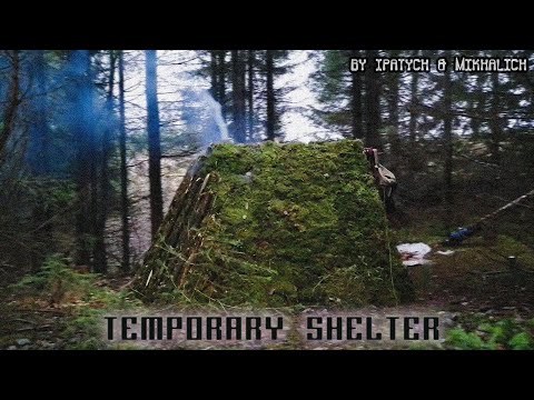 Bushcraft-Reise. Ipatych und Mikhalych bauten  vorübergehenden Unterschlupf in ihrer fernen Jugend