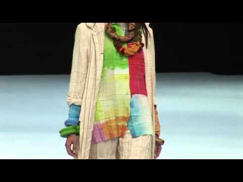 Issey Miyake - Paris Fashion Week Spring 2010