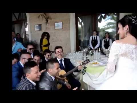 La serenata divertente al matrimonio con Lillo Strillo a Villa Barone, chitarra e voce