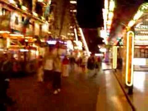 Leuven kermis Ladeuzeplein 8 september 2004 (21.52)