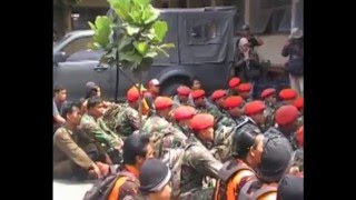 preview picture of video 'Evakuasi Erupsi Merapi oleh KOPASSUS Okt - Nov 2010  (1/6)'