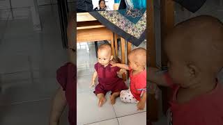 Download lagu bayi berantem lucu mp3