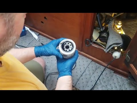 Universal 5411 Oil change on s/v Diva