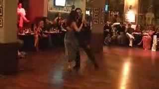 pinto la milonga en el cairo bailan roberta beccarini y pablo valentin moyano