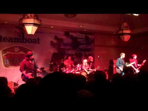 Million Miles - Micky & The Motorcars