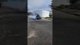 Vídeo feito por IA. Jamais um Uno elétrico caseiro teria a capacidade de fazer isso 😂