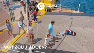 Wat doe je als iemand op straat ligt? | MINDF*CK Caribbean Wat doe je als iemand op straat ligt? | MINDF*CK Caribbean
