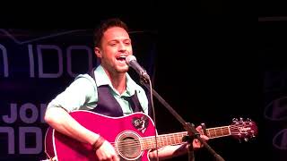 Shawn Richard performing "Humble And Kind" by Tim McGraw