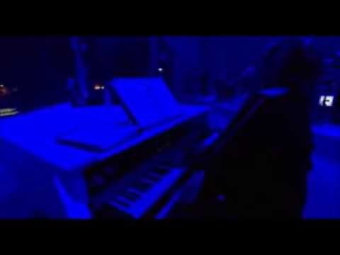 Videoclip de Qualcuno mi renda l'anima (Live) — Renato Zero