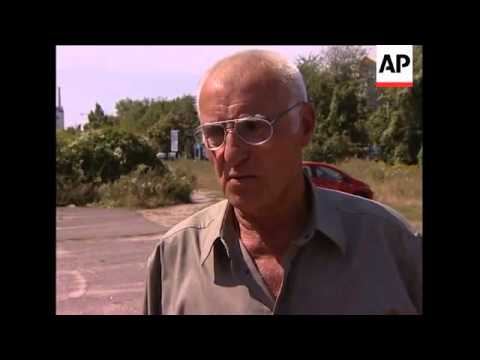 Tunneller helped hundreds escape; Berlin Wall file