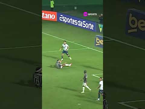 FOI PÊNALTI? O MEMPHIS DISSE QUE FOI PUXADO DENTRO DA ÁREA E PEDIU O PENAL #shorts