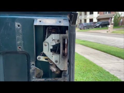 Zip Tie hack to fix a Jeep TJ tailgate lock that isn’t working
