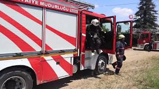 Evin bahçesinde korkutan yılanı itfaiye yakaladı