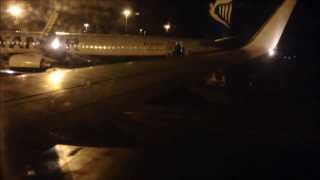preview picture of video 'Ryanair Boeing 737-800 Night Flight from Dublin to London Stansted'