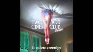 Two Door Cinema Club with Valentina Pappalardo -The World Is Watching- con Subtitulos en Español
