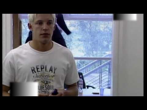 Alan Smith leaves Leeds United to join Manchester United