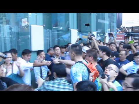 Anti-Occupy Central man pulls a weapon: Mong Kok, HK