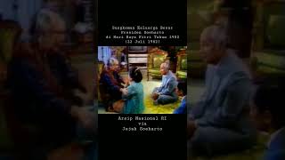Download lagu Sungkeman Keluarga Besar Presiden Soeharto di Hari Raya Fitri Tahun 1982 #shorts mp3 Download lagu Sungkeman Keluarga Besar Presiden Soeharto di Hari Raya Fitri Tahun 1982 #shorts mp3
