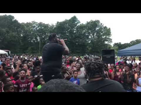 Derez De’Shon performing “Fed up” at the WPEG Power 98 Block party in Shelby, NC