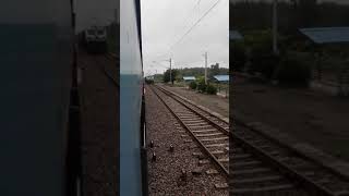 preview picture of video '19031 Yoga Express crossing 14682 Jalandhar Super Express'