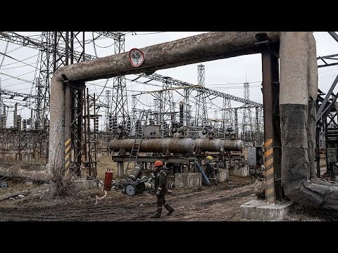 Video Thumbnail: Ukraine: Baerbock besucht schwer beschädigtes Kraftwerk