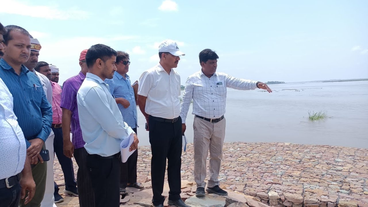 जिलाधिकारी ने बाढ़ से पूर्व तैयारियों एवं सुरक्षात्मक उपायों के दृष्टिगत किया  निरीक्षण