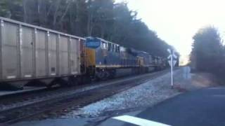preview picture of video 'CSX Northbound at Toe River 12/28/11 (2)'