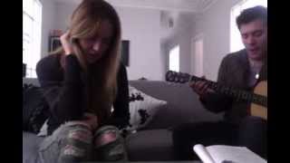 Video For Us & Stay (Acústico) de Allie