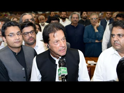 باكستان التطرف ونقص المياه و"ترويض الجيش".. أبرز التحديات التي تواجه عمران خان