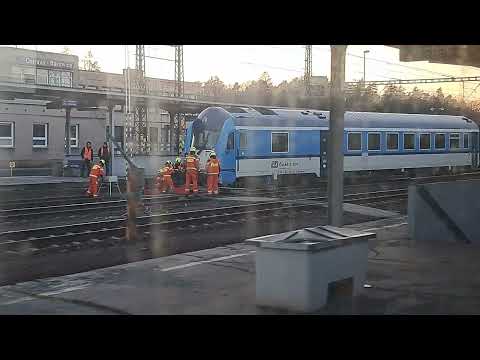 Vykolejený spěšný vlak Sp 1615 ve stanici Ostrava-Bartovice