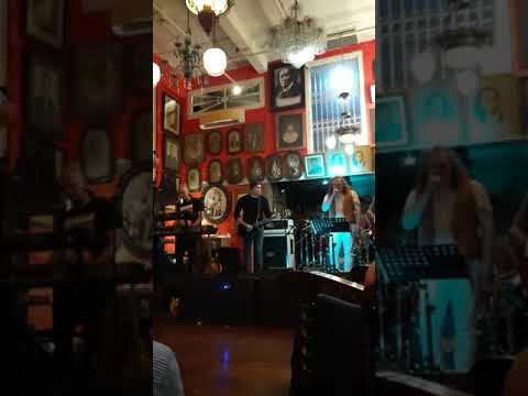 Ahmad Dhani & Lilo Kla Project Bernyanyi, Tamu Special Menikmati!!!