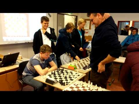 Simen Agdestein against Kristian Stuvik Holm, still winning the last game :-P