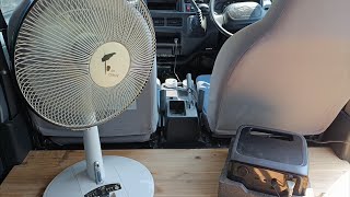 ソーラーで扇風機回せば車中この暑さもヨユー、なわけない