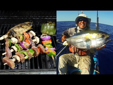 Cattura, seziona, cucina e mangia: spiedini di tonno pinna nera