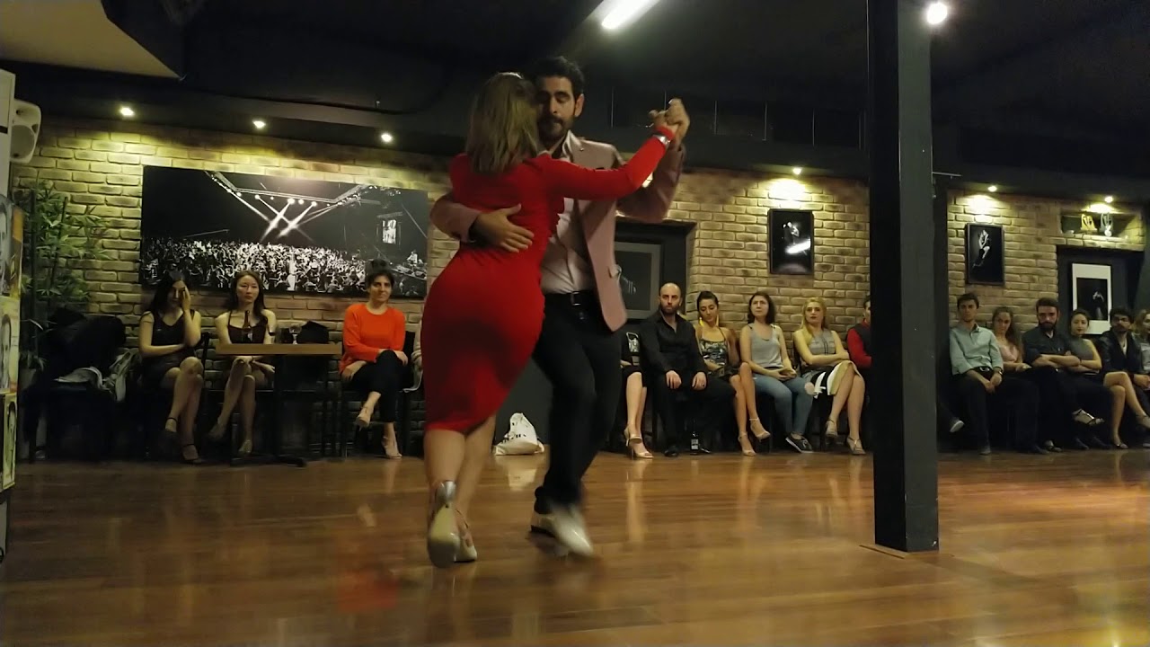 Belgin Koç & Emre Eroğlu (Esta Social Divas-17 Ocak 2018)