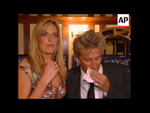 Penny Lancaster makes guest appearance in Rod Stewart show