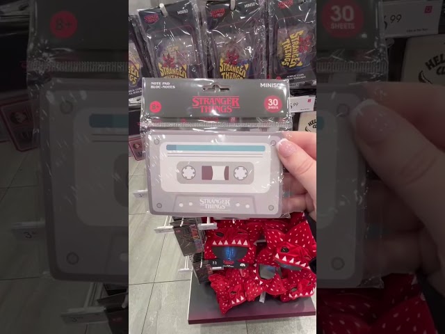 Vídeo relacionado con Set de Papelería Stranger Things – Incluye Libreta, Bolígrafo y Llavero Hawkins – Material Escolar y Oficina – Producto Oficial Netflix para Fans y Coleccionistas