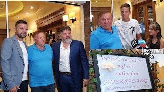 Download lagu ROĐENDAN PUNO EMOCIJE MILOŠ BOJANIĆ U SUZAMA DONEO UNUKU 20.000€, BANE NAJVESELIJI mp3